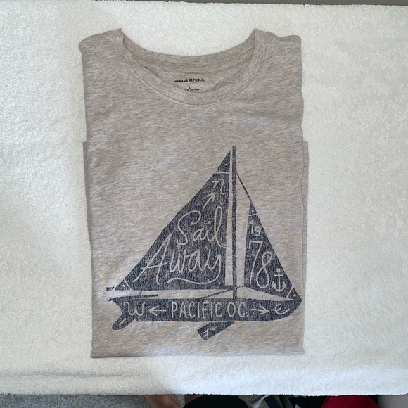 Banana Republic Graphic Tee in Light Cream - Picture 4 of 4